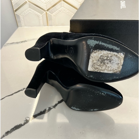 Chanel black heeled booties only worn 2x size 36 size 7 - Picture 4 of 5